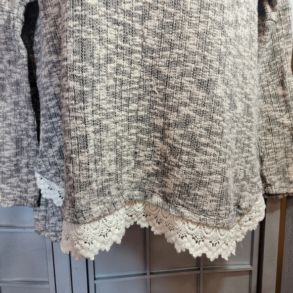 Buttons long sleeve with lace cream brown and black sweater - Picture 2 of 10